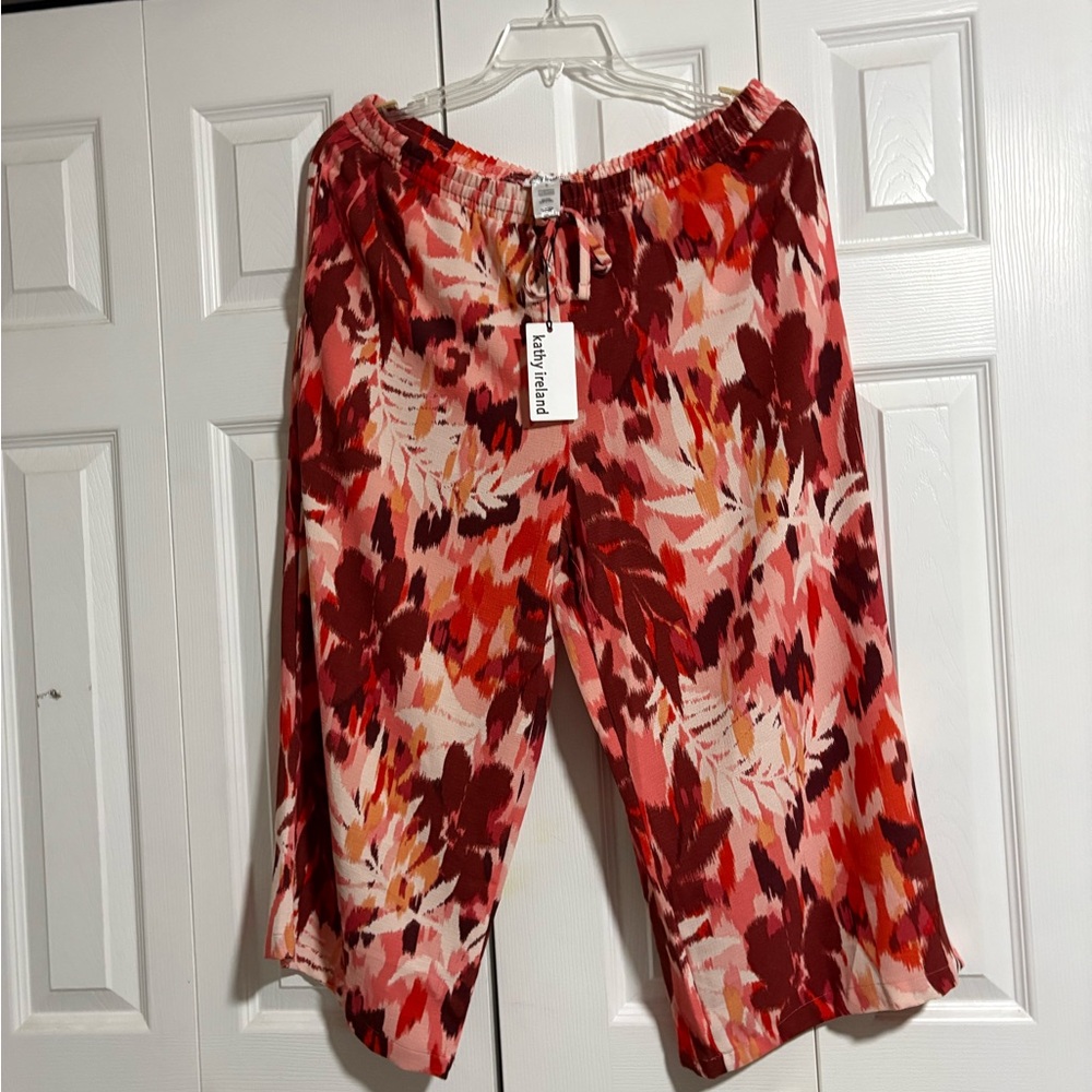 kathy ireland Coral, Red & Cream Floral Drawstring Capris